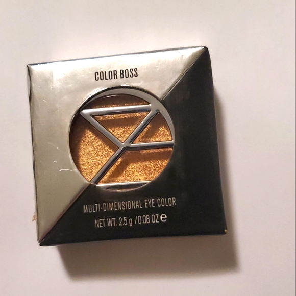 Il Makiage Color Boss Multi-Dimensional Eye Color Shade 958 Eyes On The Prize - Picture 3 of 5